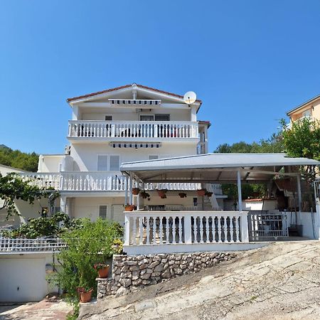 Apartments Zdenka Марина Екстериор снимка